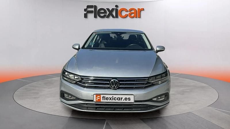 Usado VW Passat 122 CV (89 kW) 2020 Gris Berlina