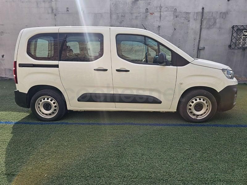 Usado Citroën Berlingo Live 102 CV (75 kW) 2020 Blanco Monovolumen