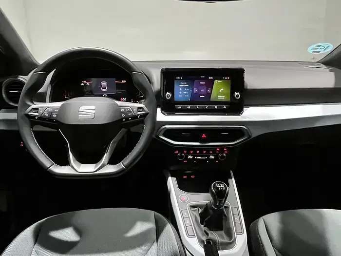 Usado Seat Ibiza 115 CV (84 kW) 2025 Gris Utilitario