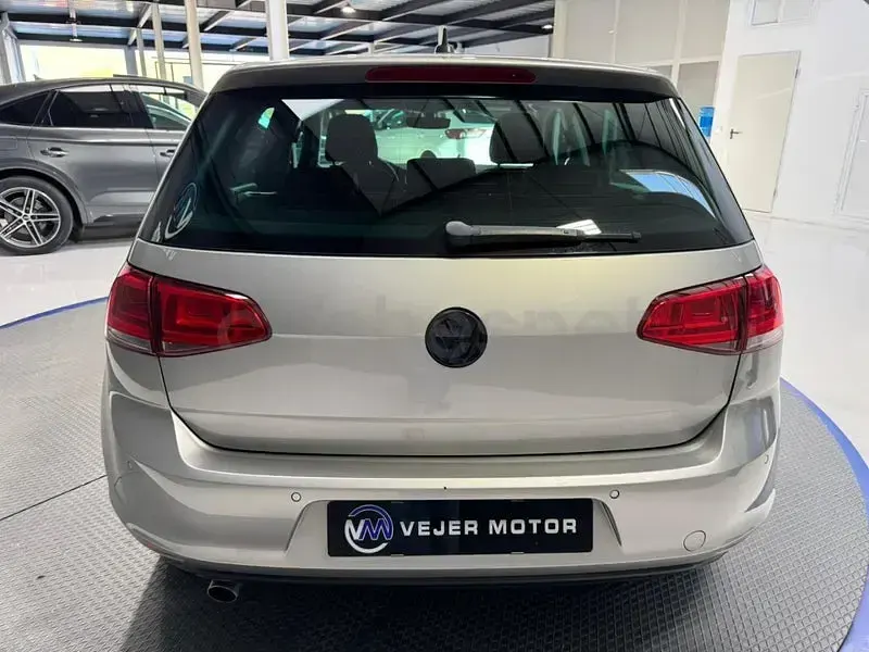 Usado VW Golf VII Business 110 CV (80 kW) 2017 Gris / plata Berlina