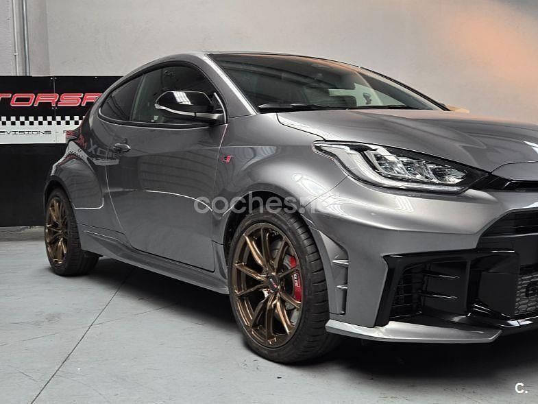 Usado Toyota Yaris 276 CV (202 kW) 2024 Gris / plata Utilitario