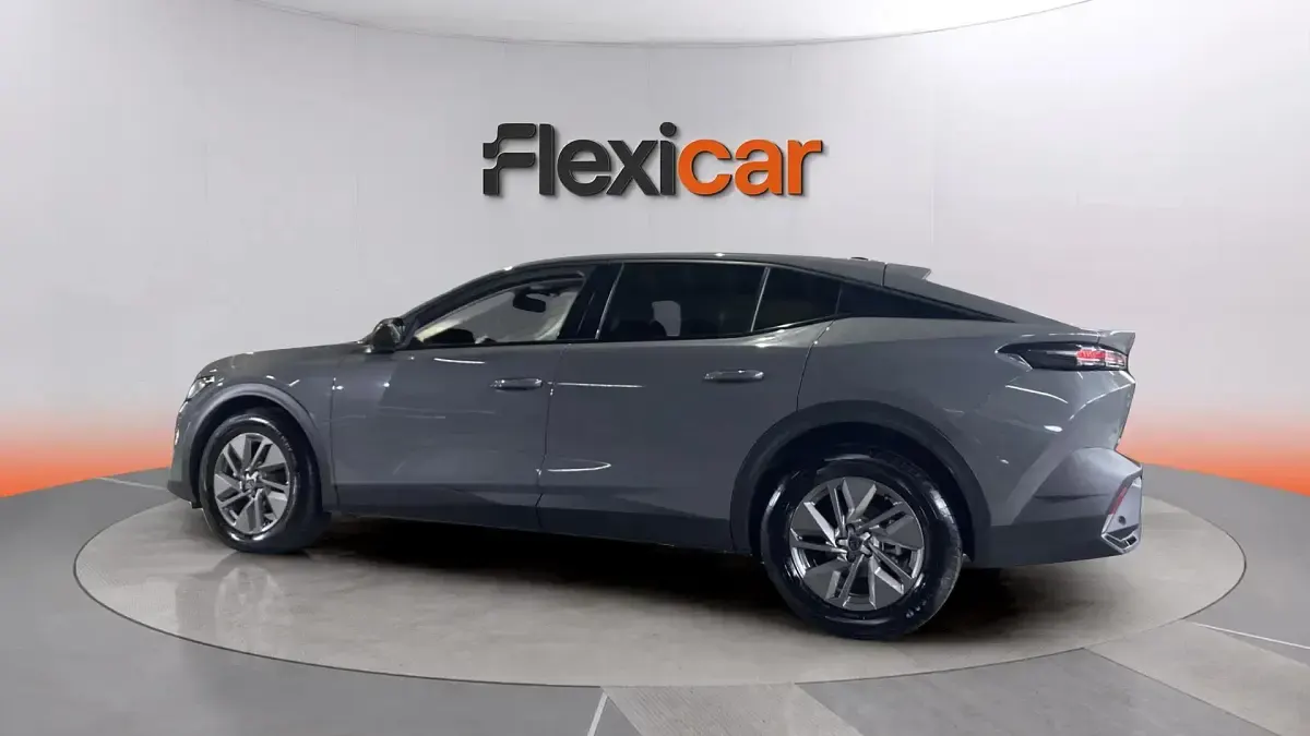 Usado Peugeot 408 Allure 136 CV (100 kW) 2025 Gris SUV