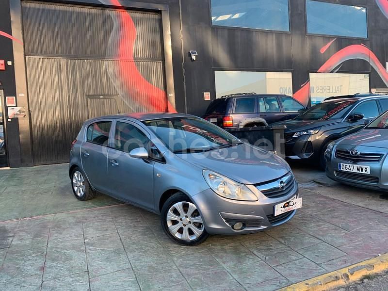 Gris / plata Usado 2009 Opel Corsa Berlina | 1999 € (Precio justo) - Imagen 1/4
