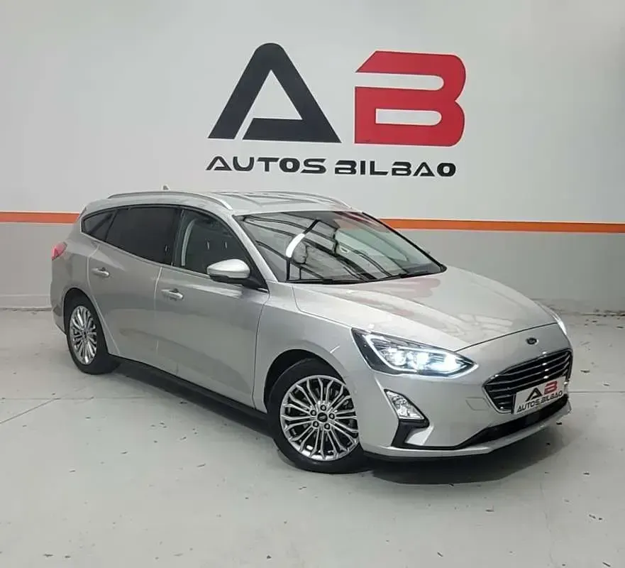 Usado Ford Focus Titanium 120 CV (88 kW) 2020 Plateado Utilitario