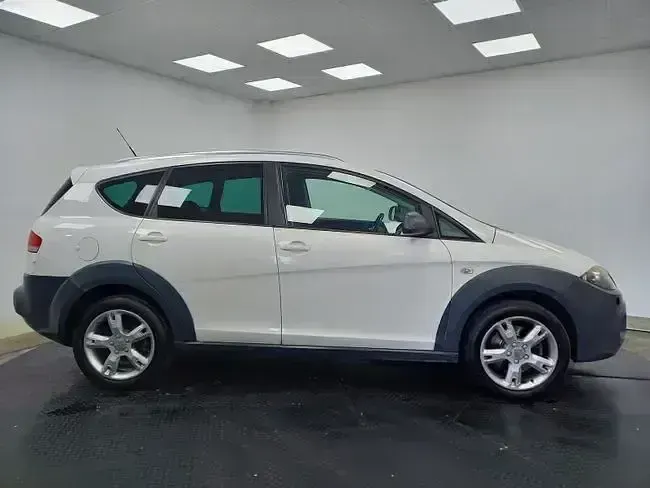 Usado Seat Altea 170 CV (125 kW) 2010 Blanco Monovolumen