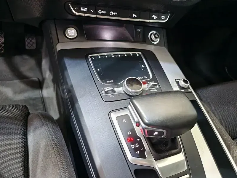 Usado Audi Q5 190 CV (139 kW) 2018 Azul SUV