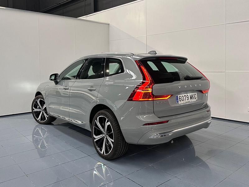 Usado Volvo XC60 Core 350 CV (257 kW) 2023 Gris SUV
