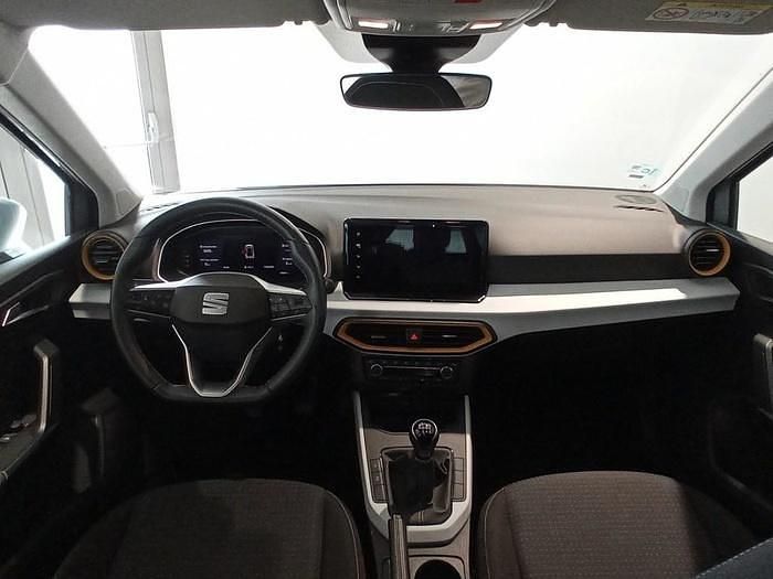 Usado Seat Arona Style 110 CV (80 kW) 2024 Gris plata SUV