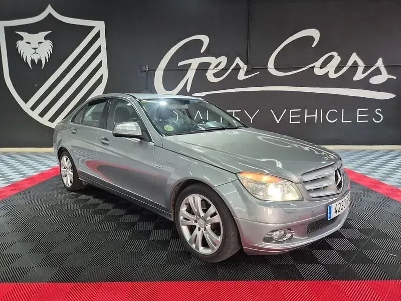 Usado Mercedes C320 Avantgarde 227 HP (166 kW) 2008 Cinzento Sedan