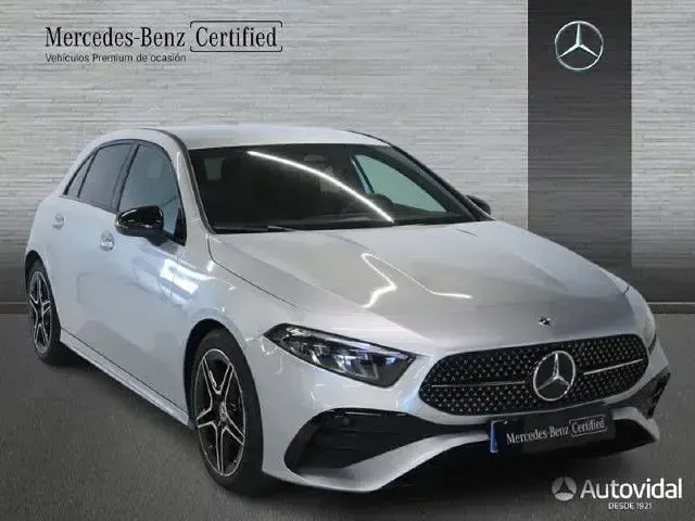 Usado Mercedes A180 116 CV (85 kW) 2025 Plata hightech