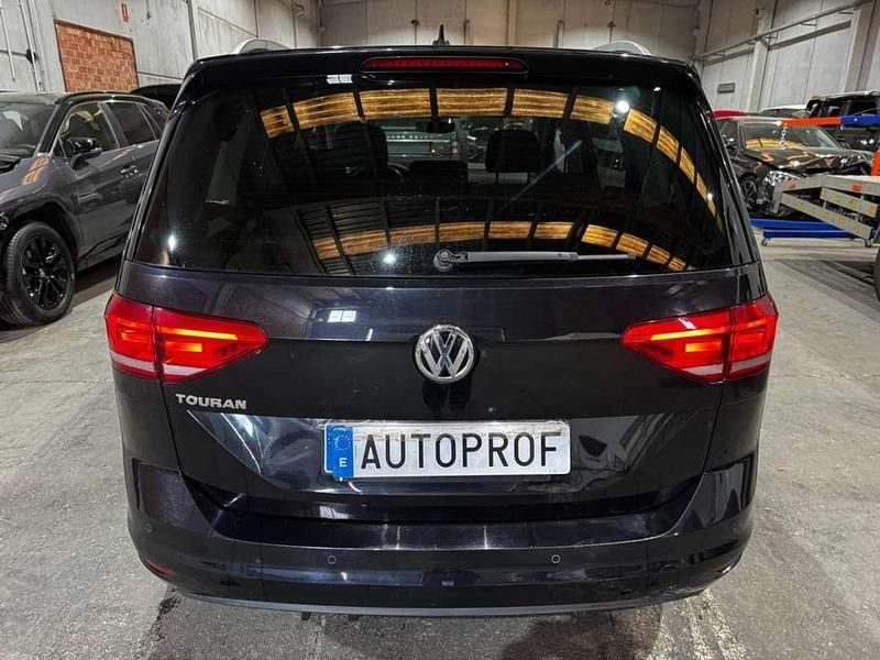 Usado VW Touran Advance 150 CV (110 kW) 2020 Negro Monovolumen