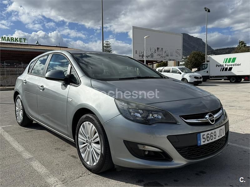 Usado Opel Astra Selective 115 CV (84 kW) 2015 Gris / plata Berlina