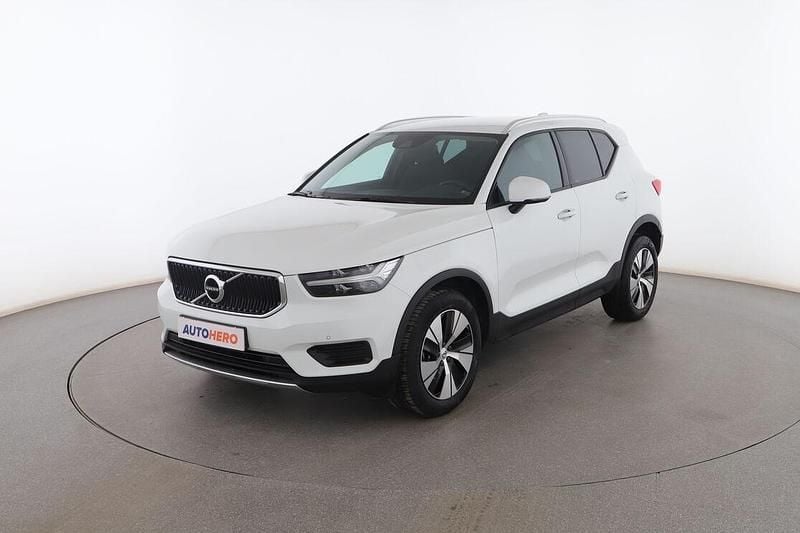 Blanco Usado 2021 Volvo XC40 Momentum SUV | 24.599 € (Precio justo) - Imagen 1/3