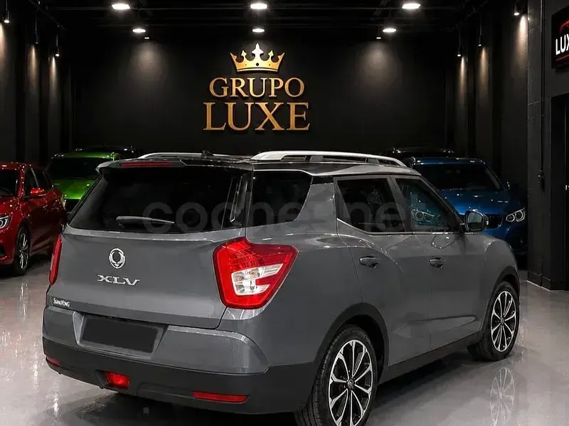 Usado SsangYong XLV 115 CV (84 kW) 2017 Gris / plata SUV