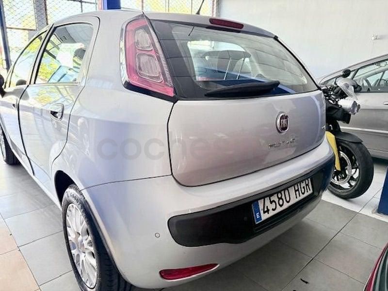 Usado Fiat Punto Evo Emotion 105 CV (77 kW) 2011 Gris / plata Utilitario