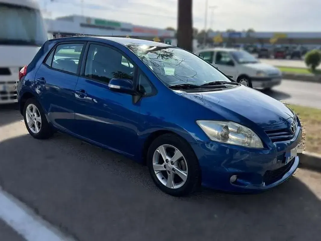 Usado Toyota Auris Luna 90 CV (66 kW) 2010 Azul Utilitario