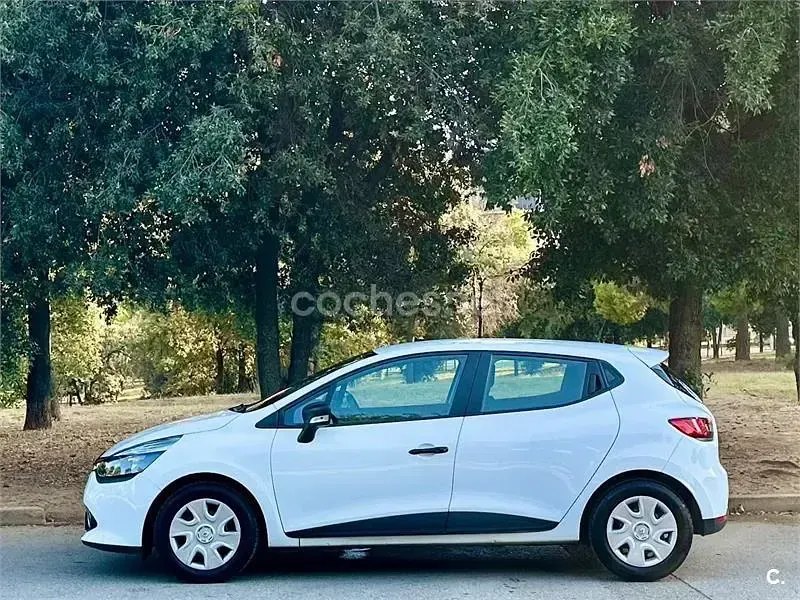 Usado Renault Clio IV Business 75 CV (55 kW) 2014 Blanco Berlina