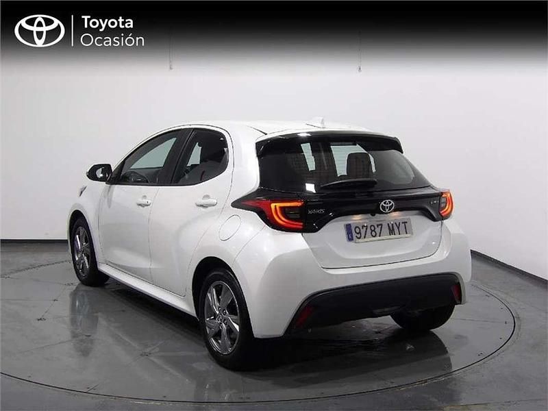Usado Toyota Yaris Hybrid Active 116 CV (85 kW) 2025 Utilitario