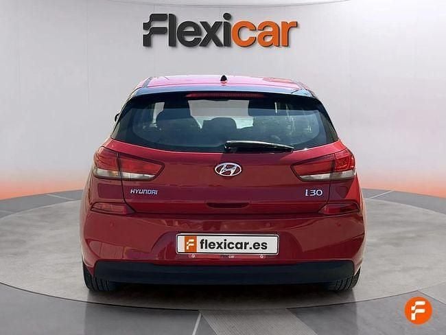 Usado Hyundai i30 120 CV (88 kW) 2018 Rojo Utilitario