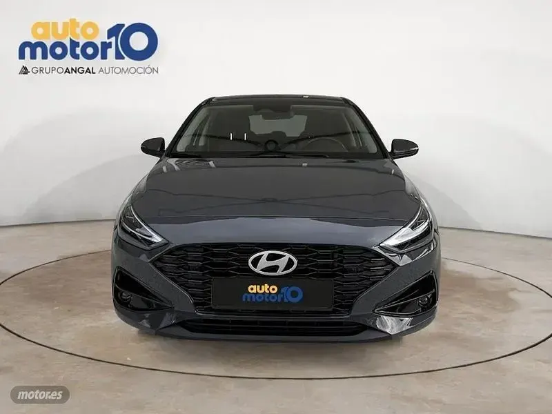 Usado Hyundai i30 100 CV (73 kW) 2024 Gris Berlina