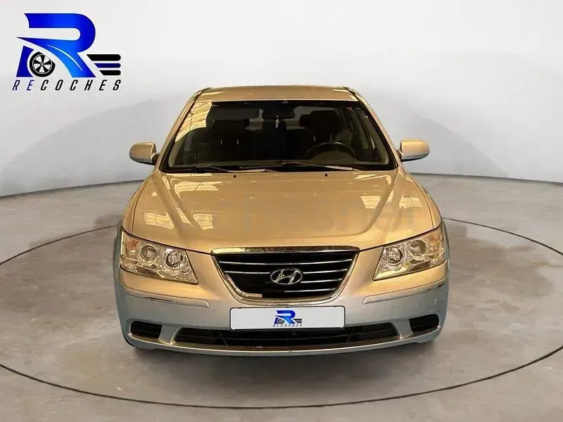 Usado Hyundai Sonata Comfort 140 CV (102 kW) 2009 Gris / plata Berlina