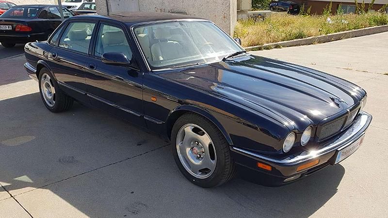 Usado Jaguar XJR S 322 CV (236 kW) 1995 Azul Berlina