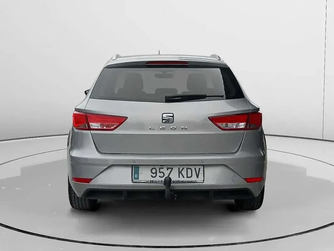Usado Seat Leon ST Style 150 CV (110 kW) 2017 Gris Familiar