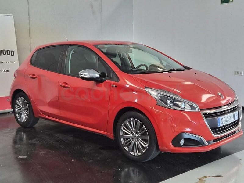 Usado Peugeot 208 Allure 82 CV (60 kW) 2017 Naranja Utilitario