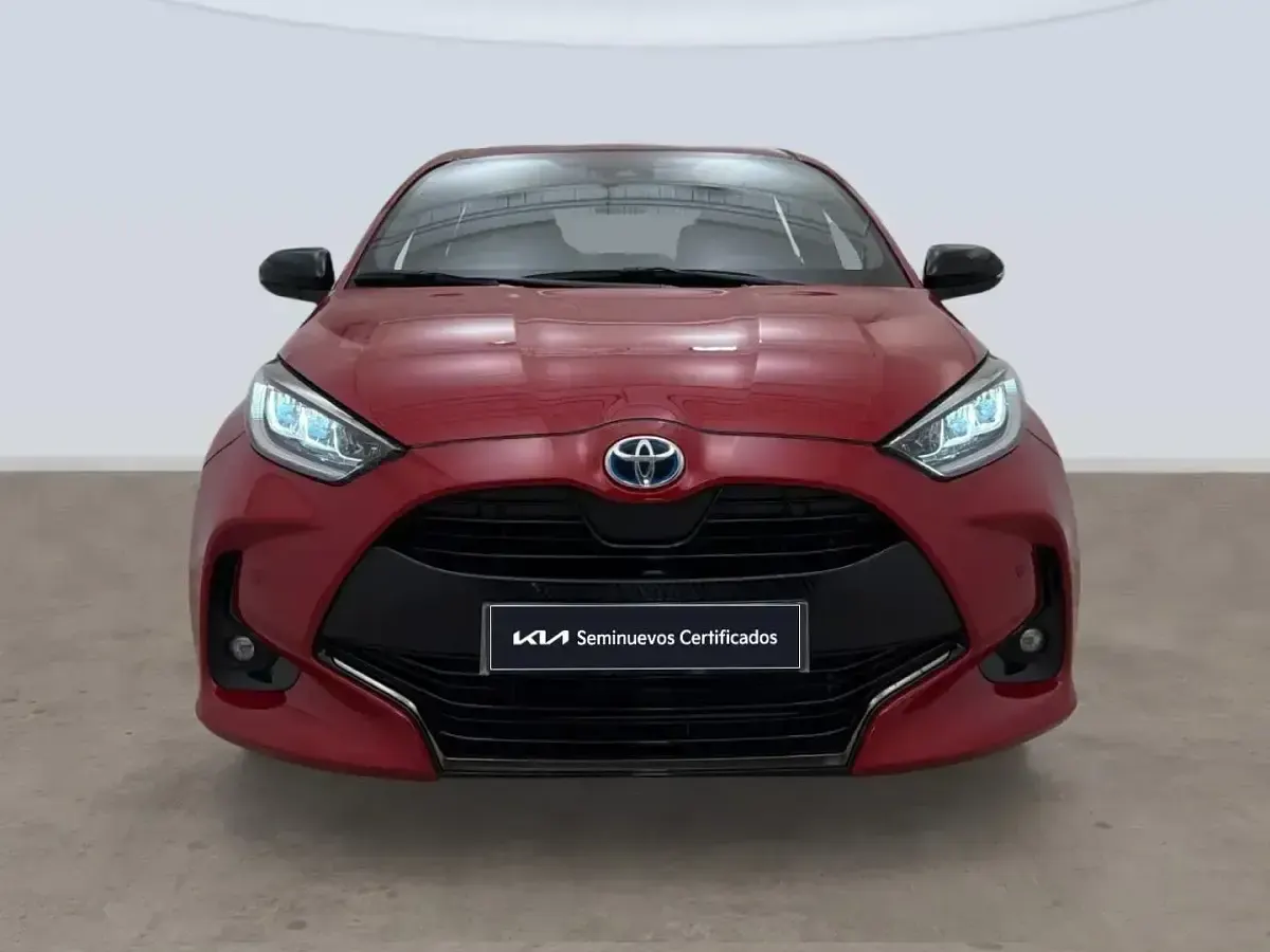 Usado Toyota Yaris Plus 116 CV (85 kW) 2023 Negro Utilitario