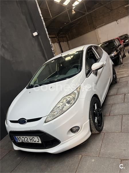 Usado Ford Fiesta 95 CV (69 kW) 2011 Blanco Utilitario