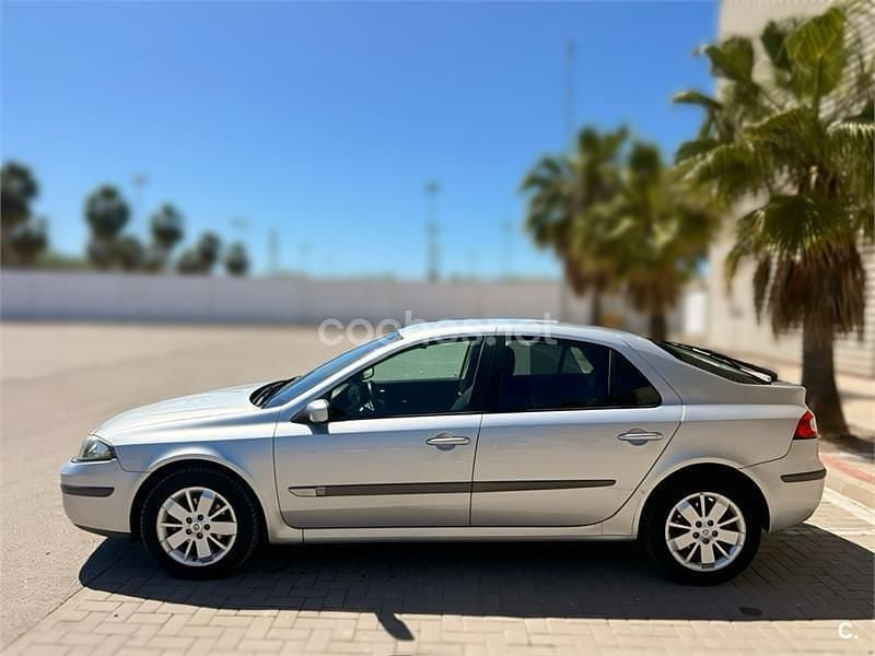 Usado Renault Laguna II Expression 115 CV (84 kW) 2006 Gris / plata Berlina