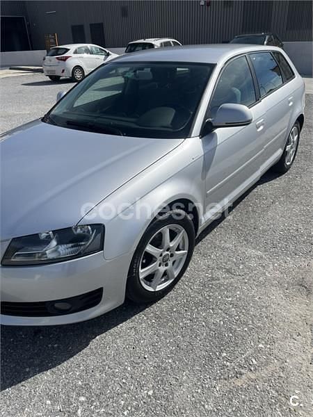 Usado Audi A3 Sportback Attraction 105 CV (77 kW) 2009 Gris / plata Utilitario