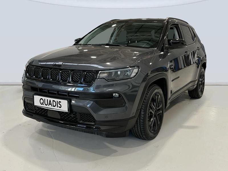 Usado Jeep Compass Night Eagle 131 CV (96 kW) 2022 Gris SUV