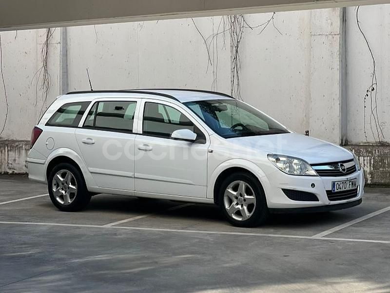 Usado Opel Astra Enjoy 100 CV (73 kW) 2007 Blanco Familiar