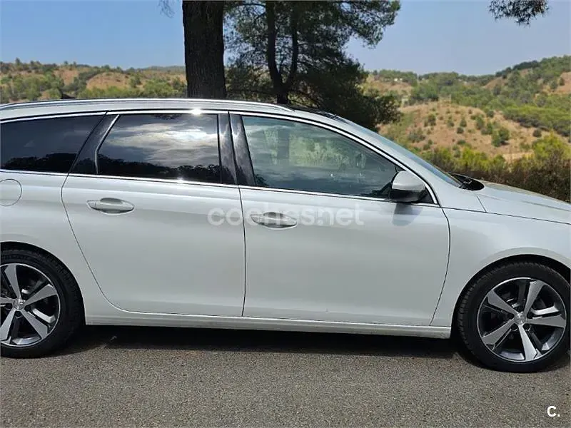 Usado Peugeot 308 SW Allure 120 CV (88 kW) 2016 Blanco Familiar