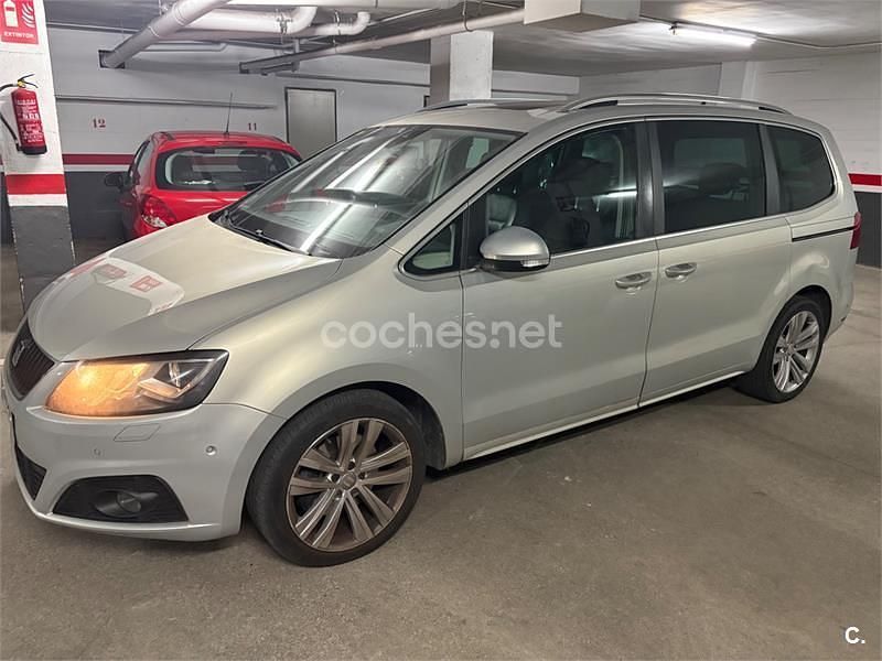 Usado Seat Alhambra Ecomotive 170 CV (125 kW) 2012 Gris / plata Monovolumen