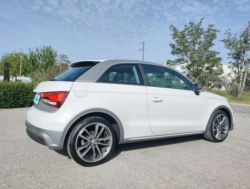 Usado Audi A1 Attraction 90 CV (66 kW) 2015 Blanco Utilitario