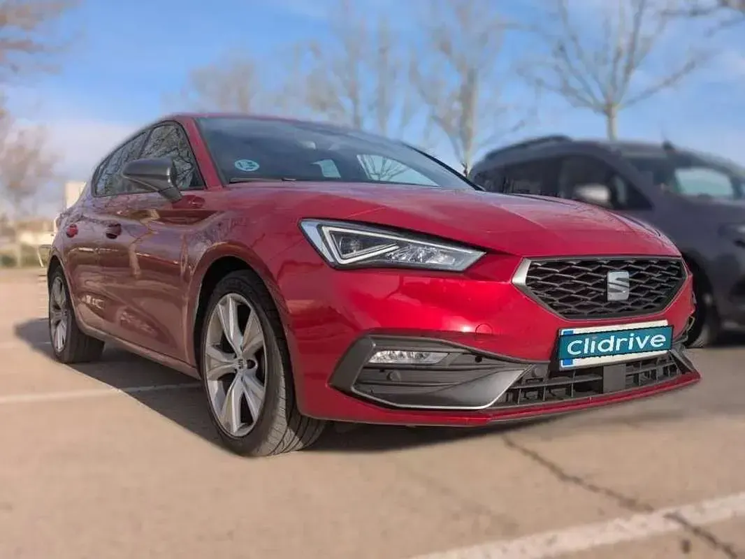 Usado Seat Leon FR 150 CV (110 kW) 2022 Rojo Berlina