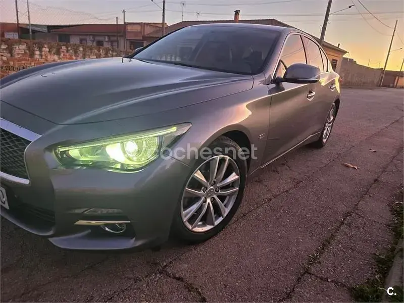 Usado Infiniti Q50 Premium 170 CV (125 kW) 2017 Gris / plata Berlina