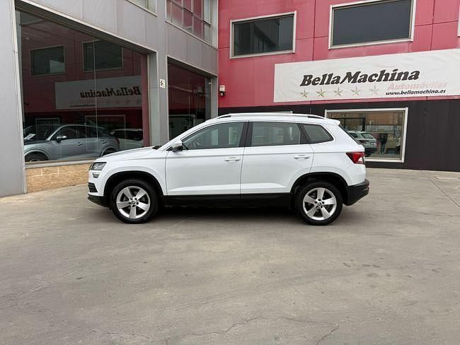 Usado Skoda Karoq Ambition 150 CV (110 kW) 2022 Blanco SUV