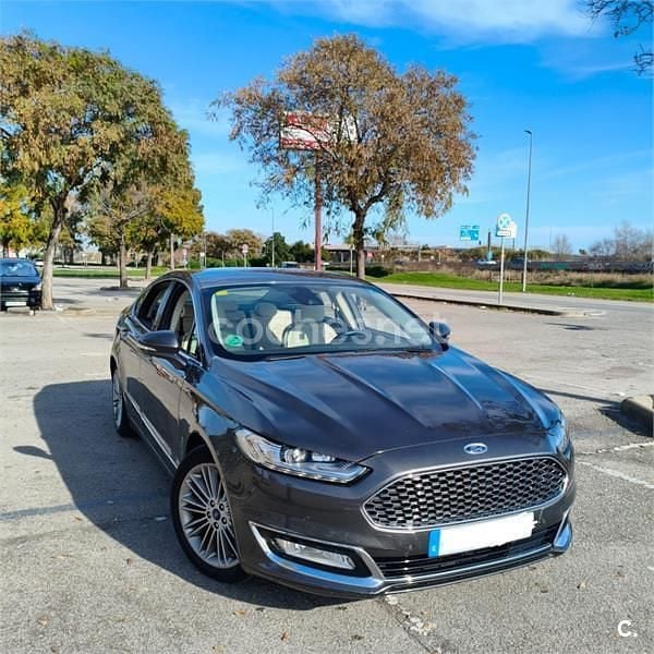 Usado Ford Mondeo Vignale 240 CV (176 kW) 2015 Gris / plata Berlina