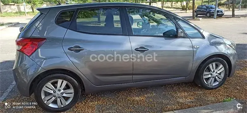 Usado Hyundai ix20 Comfort 77 CV (56 kW) 2011 Gris / plata Utilitario