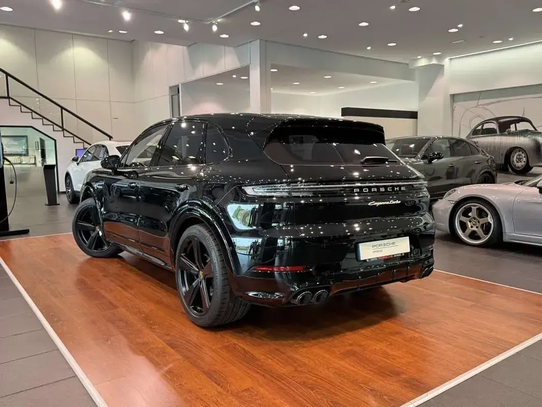 Usado Porsche Cayenne Turbo E-Hybrid 740 CV (544 kW) 2024 Negro SUV