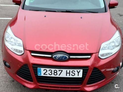 Rojo Usado 2013 Ford Focus Trend Berlina | 6000 € (Precio justo) - Imagen 1/4