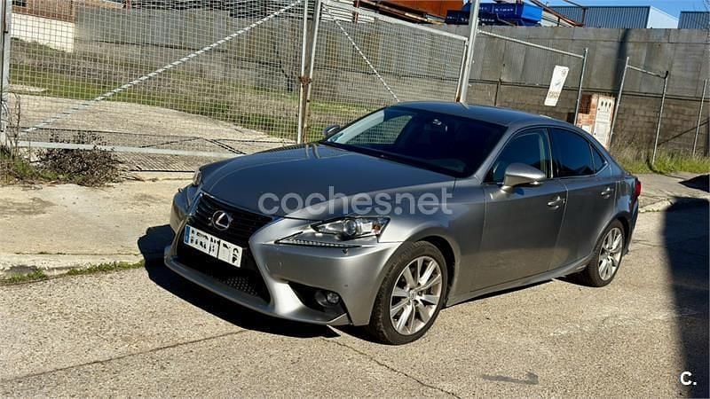 Usado Lexus IS300h Executive Line 223 CV (164 kW) 2016 Gris / plata Berlina