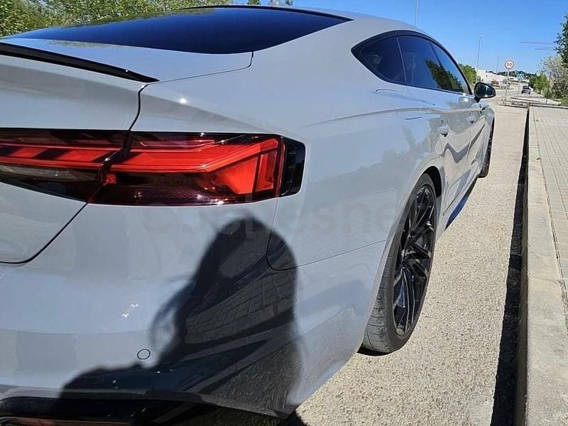 Usado Audi RS5 Sportback 450 CV (330 kW) 2021 Gris / plata Berlina