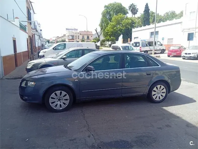 Usado Audi A4 140 CV (102 kW) 2007 Gris / plata Berlina