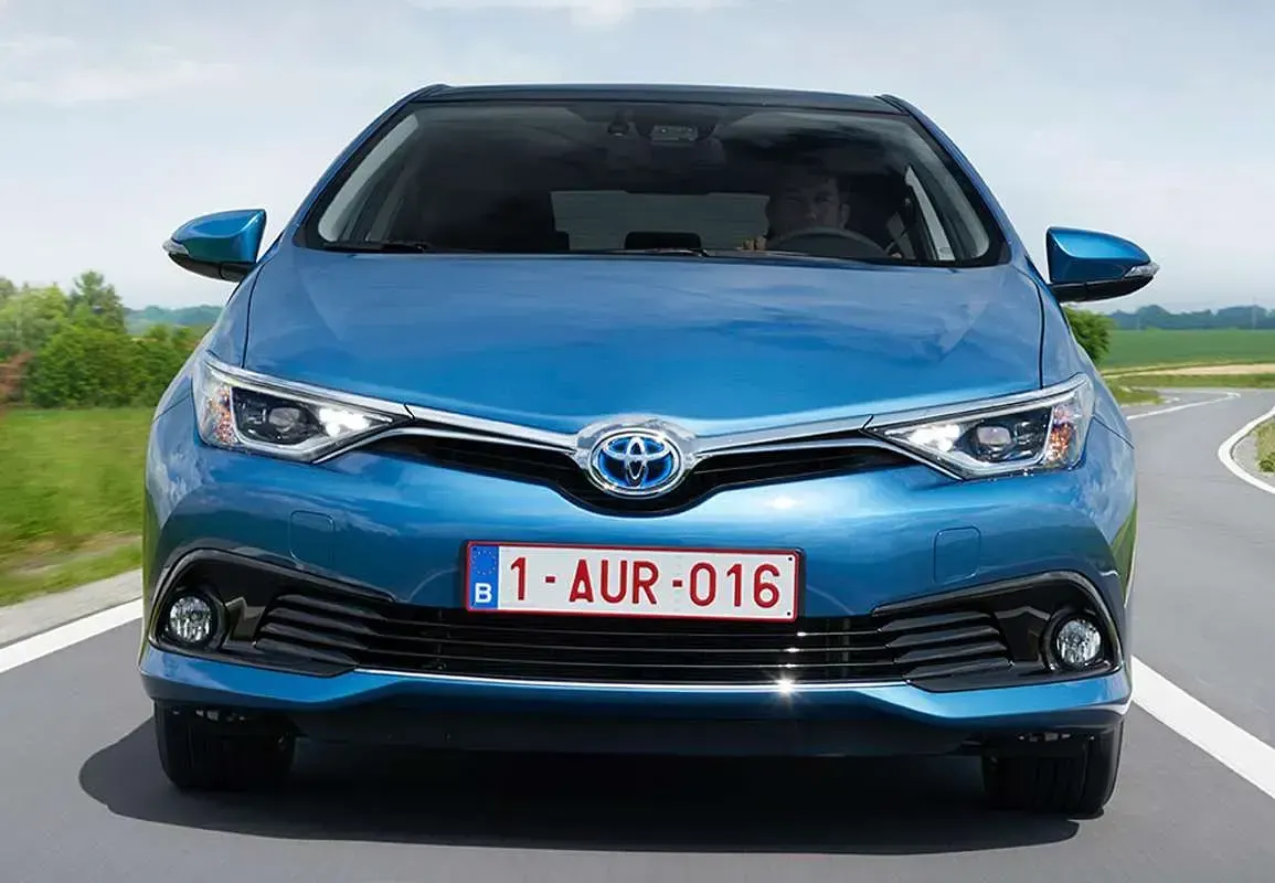 Usado Toyota Auris Active 116 CV (85 kW) 2015 Azul Utilitario