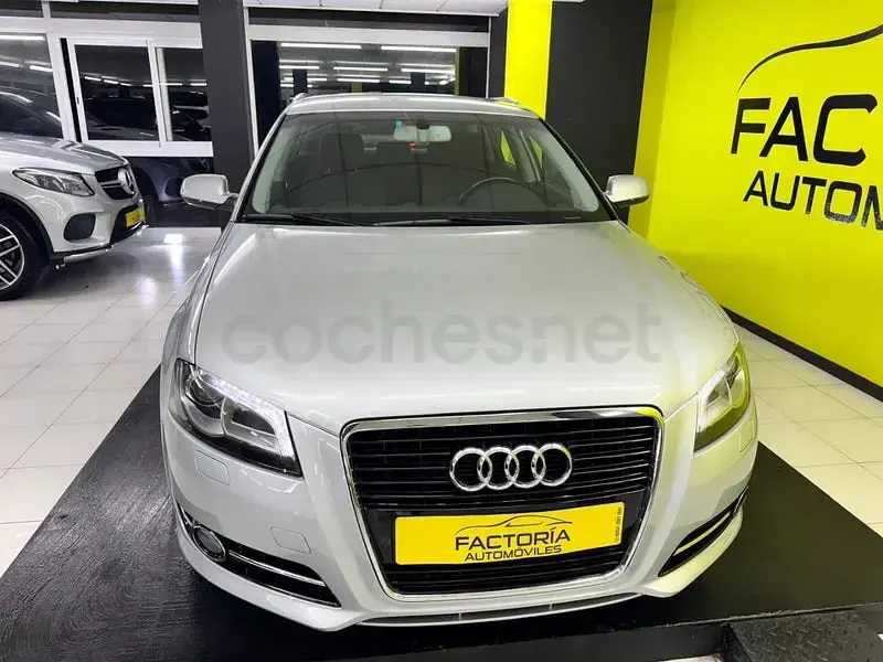 Usado Audi A3 Sportback Attraction 105 CV (77 kW) 2012 Gris / plata Utilitario