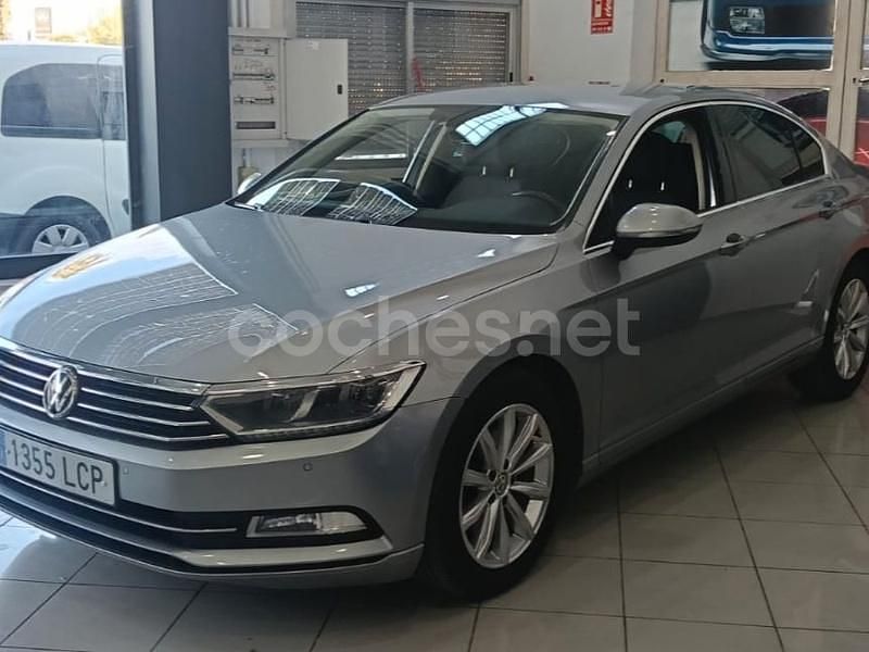 Gris / plata Usado 2019 VW Passat Berlina | 10.999 € (Precio justo) - Imagen 1/4
